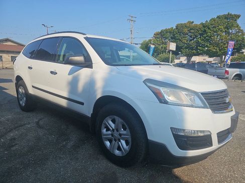 Used 2017 Chevrolet Traverse LS AWD/4WD image 4