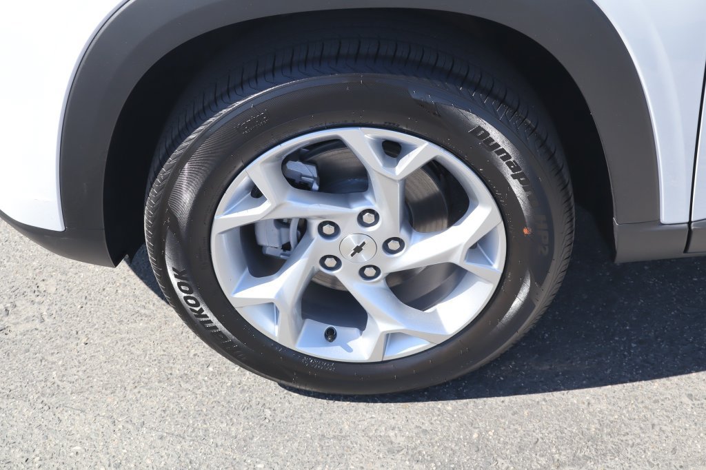 New 2026 Chevrolet Trax LS w/ LS Convenience Package FWD image 17