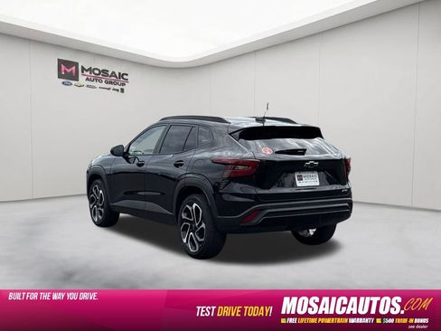Used 2025 Chevrolet Trax RS w/ Sunroof Package FWD image 5