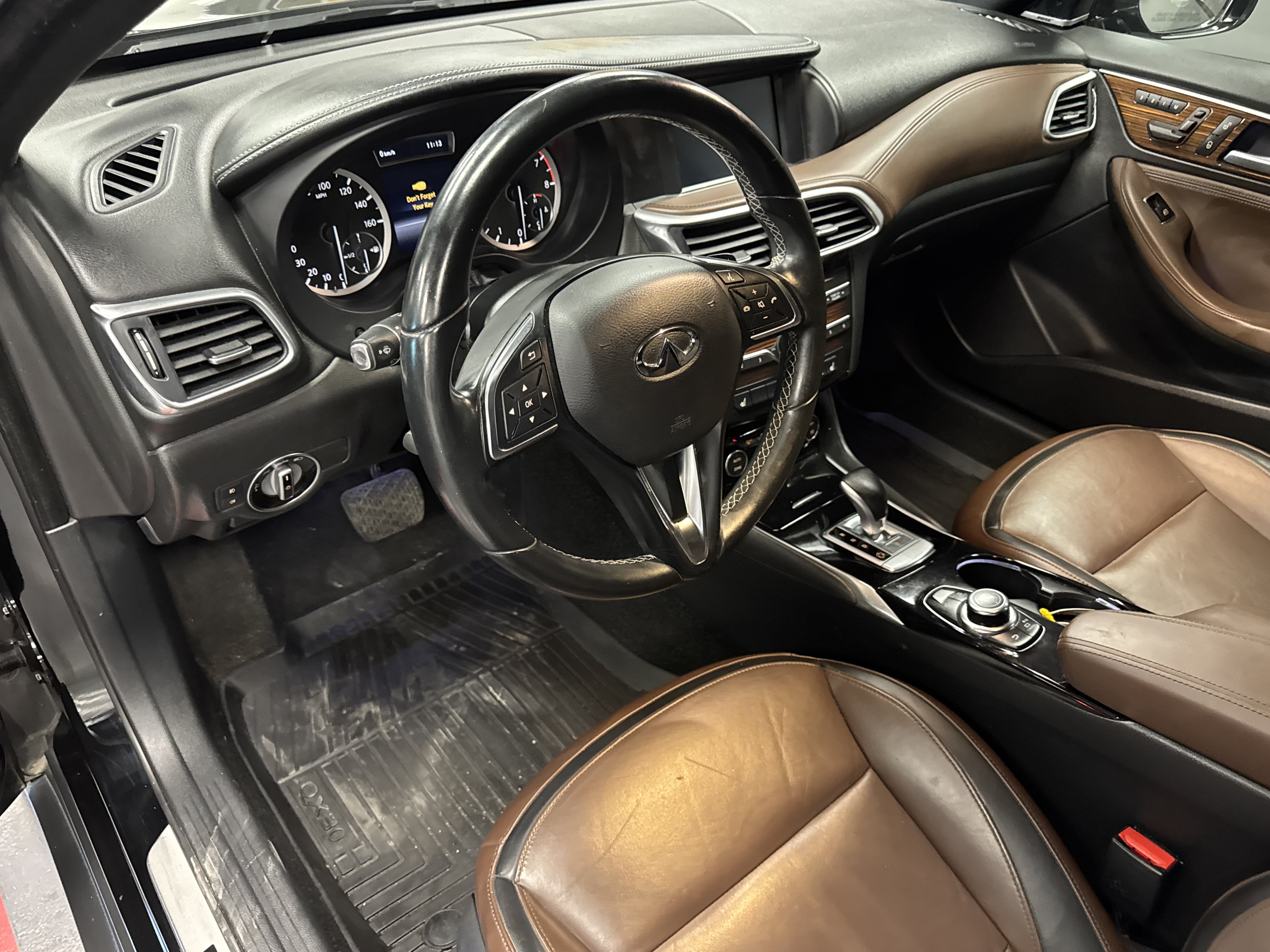 Used 2017 INFINITI QX30 Premium w/ Technology Package AWD/4WD image 6