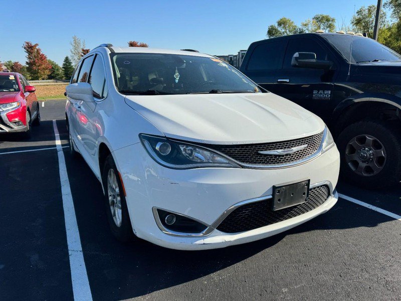 Used 2020 Chrysler Pacifica Touring-L FWD image 4