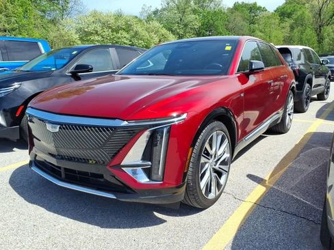 Used 2025 Cadillac Lyriq Luxury w/ LPO, Floor Liner Package image 1