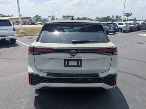 New 2026 Volkswagen Tiguan SE R-Line FWD image 6