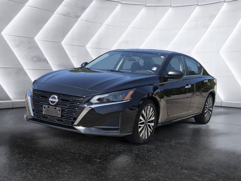 Used 2024 Nissan Altima 2.5 SV FWD image 6