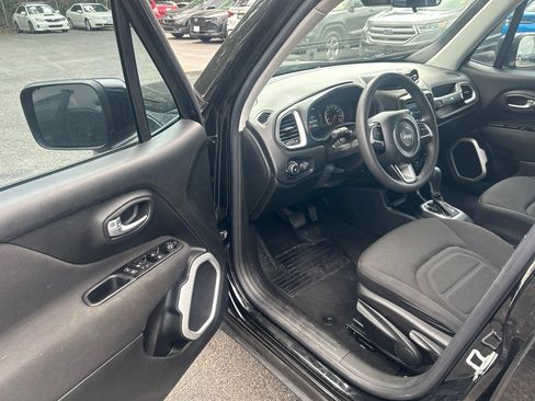 Used 2020 Jeep Renegade Latitude FWD image 11