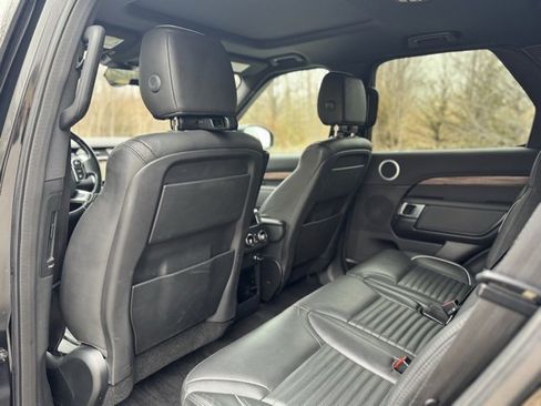 Used 2018 Land Rover Discovery HSE image 16