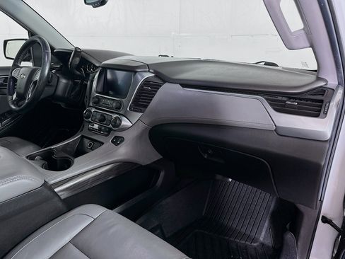 Used 2019 Chevrolet Suburban LT image 32