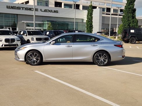 Certified 2023 Lexus ES 300h w/ Premium Package FWD image 4