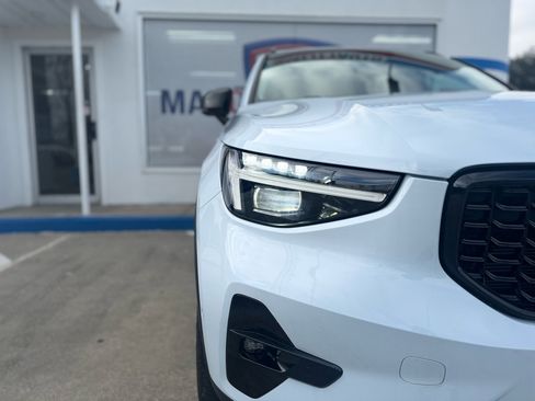 Used 2024 Volvo XC40 B5 Plus w/ Protection Package Premier image 12