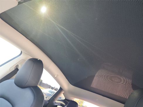 Used 2022 Tesla Model Y Performance image 16