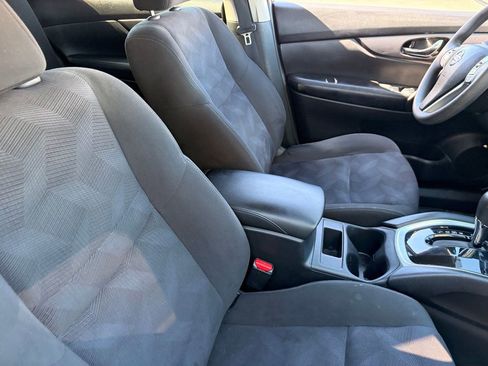 Used 2015 Nissan Rogue SV FWD image 11