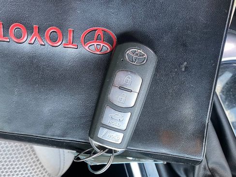 Used 2019 Toyota Yaris LE FWD image 18