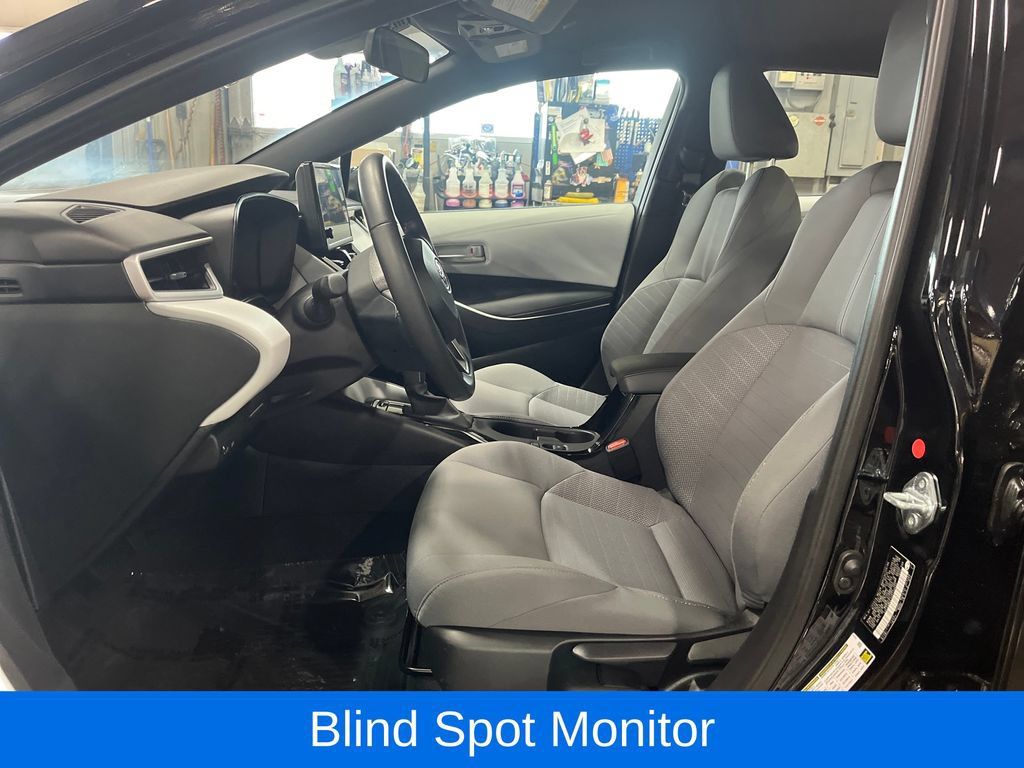 Used 2025 Toyota Corolla SE w/ Convenience Package FWD image 11