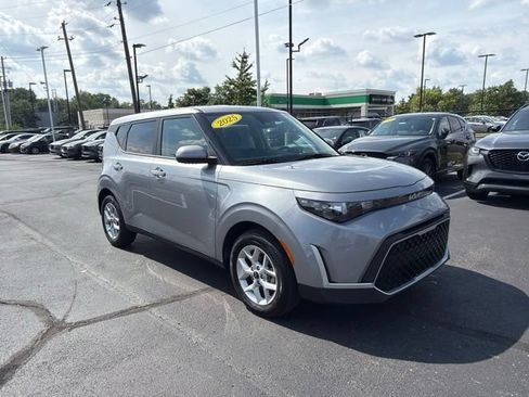 Used 2025 Kia Soul LX w/ LX Technology Package FWD image 1