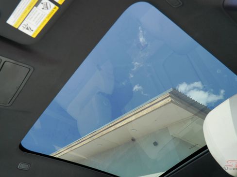 Used 2018 Jaguar E-PACE R-Dynamic HSE image 31