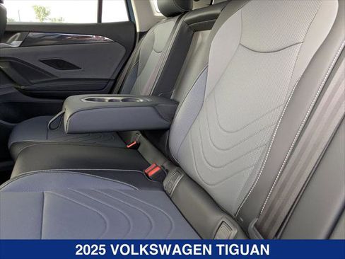 New 2025 Volkswagen Tiguan SE AWD/4WD image 17