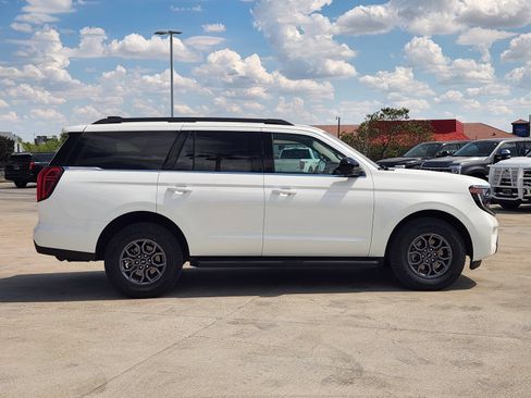 Certified 2025 Ford Expedition Active AWD/4WD image 7