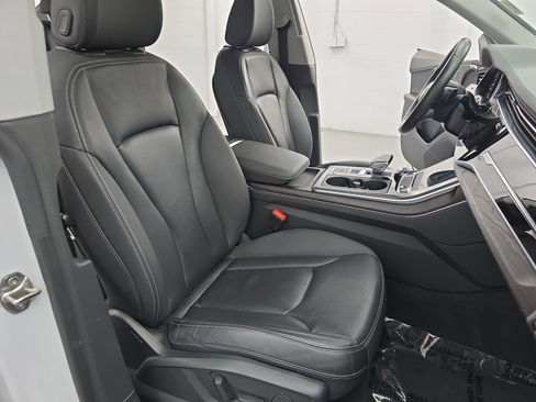 Used 2022 Audi Q8 Premium w/ Convenience Package image 10