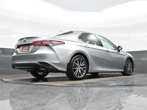 Used 2023 Toyota Camry XLE w/ Cold Weather Package image 33