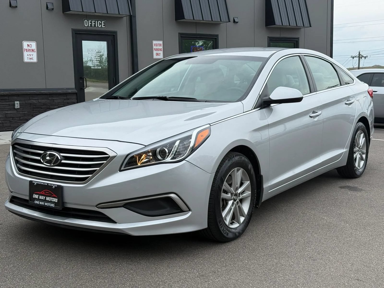 Used 2017 Hyundai Sonata SE FWD image 1