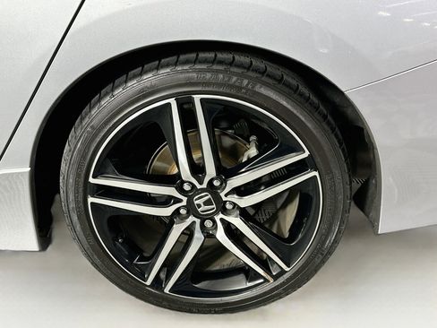 Used 2017 Honda Accord Sport image 11