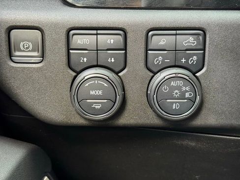 Certified 2022 Chevrolet Silverado 1500 LTZ AWD/4WD image 29