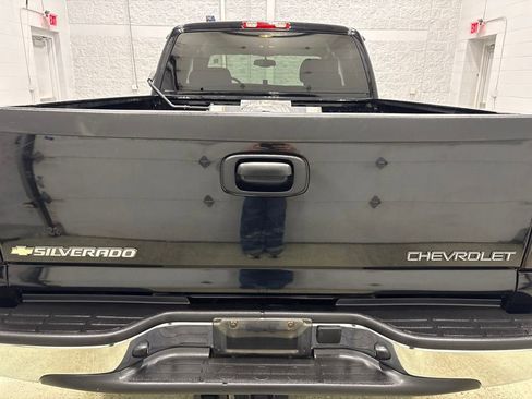 Used 2004 Chevrolet Silverado 2500 LS w/ Heavy-Duty Power Package AWD/4WD image 5