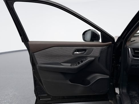 Used 2023 Nissan Rogue SV image 9