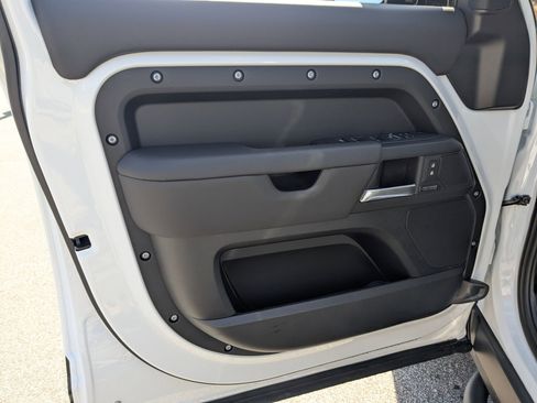 New 2026 Land Rover Defender 130 X-Dynamic SE image 20