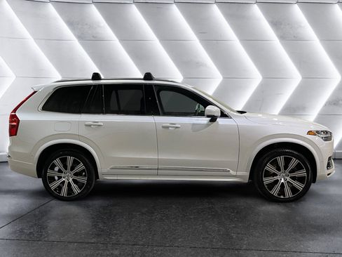 Used 2024 Volvo XC90 T8 Ultimate AWD/4WD image 7
