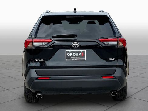 Used 2025 Toyota RAV4 XLE image 5