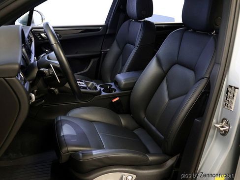 Used 2023 Porsche Macan S image 10