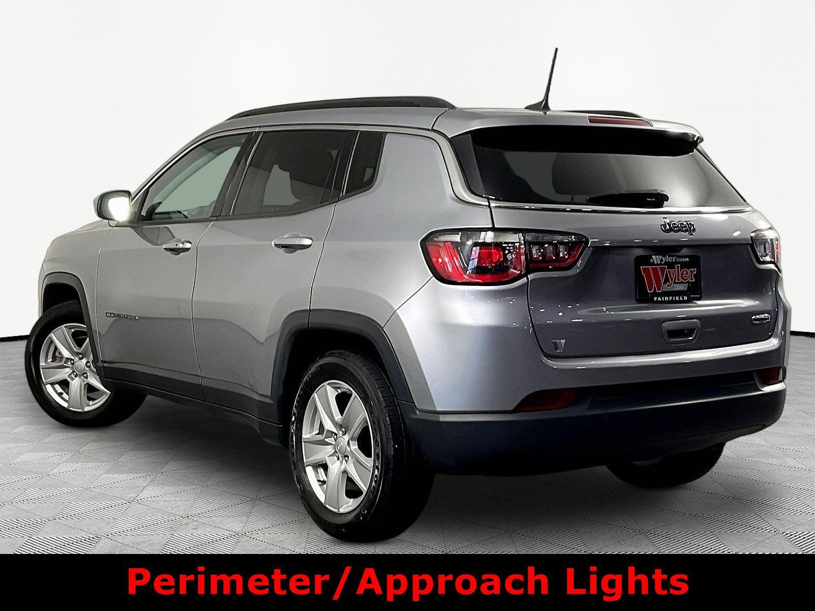 Used 2022 Jeep Compass Latitude FWD image 4