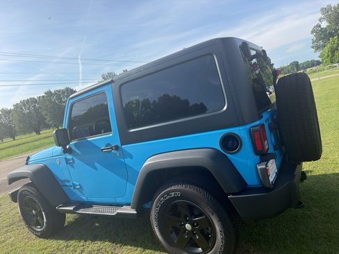 Used 2018 Jeep Wrangler Sport AWD/4WD image 6