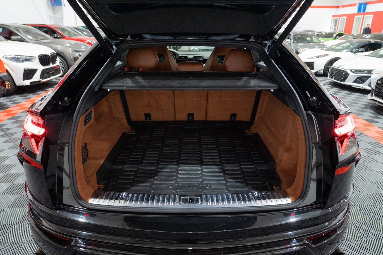 Used 2021 Lamborghini Urus AWD/4WD image 45