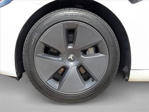 Used 2023 Tesla Model 3 Standard Range image 19