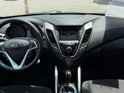 Used 2016 Hyundai Veloster FWD image 19