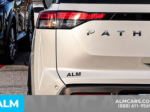 Certified 2025 Nissan Pathfinder SV image 13