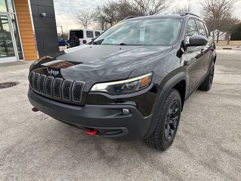 Used 2020 Jeep Cherokee Trailhawk image 2