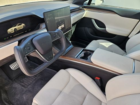 Used 2022 Tesla Model S image 4