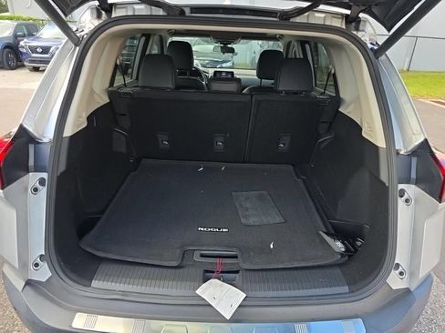 Used 2023 Nissan Rogue SV w/ SV Premium B Package FWD image 11