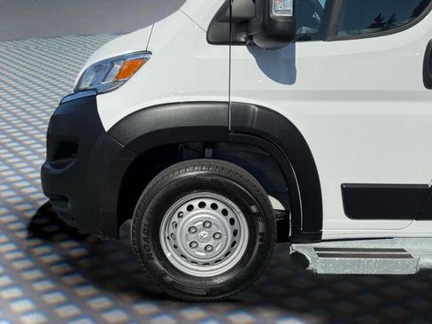 Used 2025 RAM ProMaster 2500 w/ U-Haul Equipment Group FWD image 11
