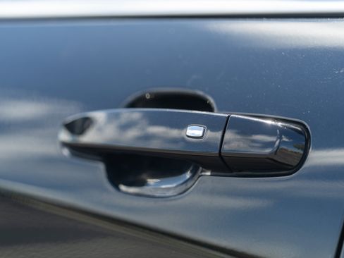 Used 2022 Chevrolet Equinox LT FWD image 44