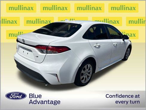 Used 2023 Toyota Corolla LE FWD image 2