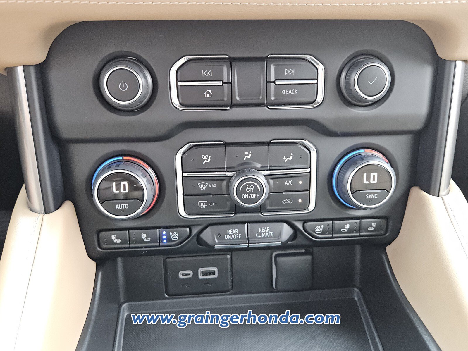 Used 2023 Chevrolet Tahoe Premier AWD/4WD image 17