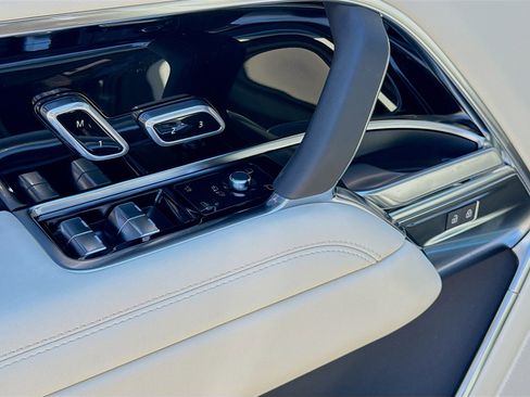 New 2026 Land Rover Range Rover Long Wheelbase SE image 24