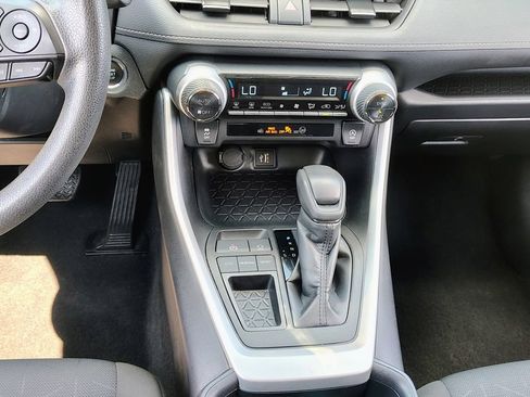 Used 2025 Toyota RAV4 XLE FWD image 34