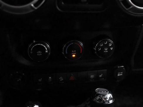 Used 2016 Jeep Wrangler Unlimited Rubicon w/ Connectivity Group image 21