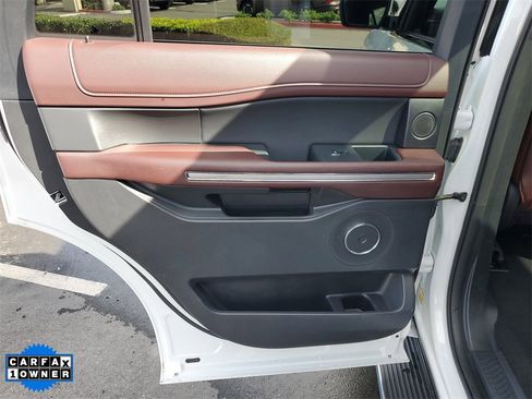 Used 2023 Ford Expedition Limited image 17