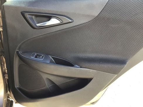 Used 2018 Chevrolet Malibu LT image 9